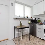 Przymorze With Balcony By Renters Apartmán *