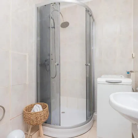 Appartamento Przymorze With Balcony By Renters
